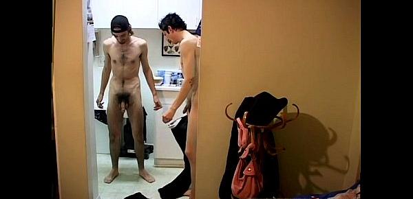  Popular white gay twinks Ian & Dustin Desperate To Piss!